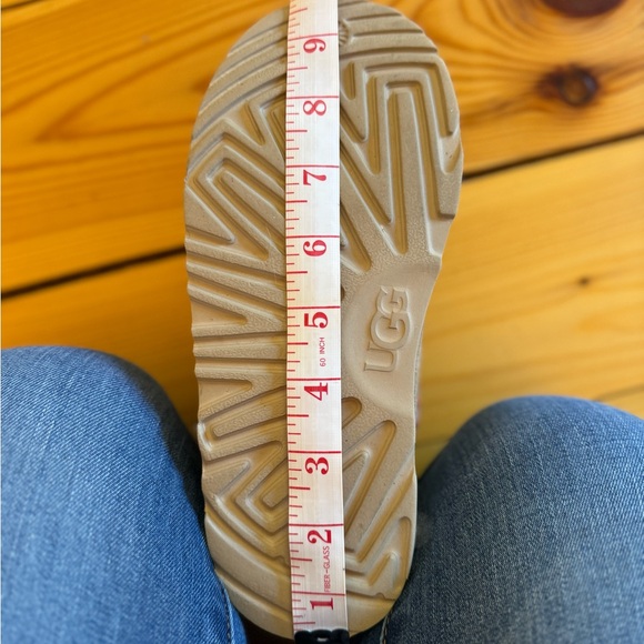 GENTLY USED - UGG Kids Tasman II Slippers - Brown Size 3 - Picture 8 of 8